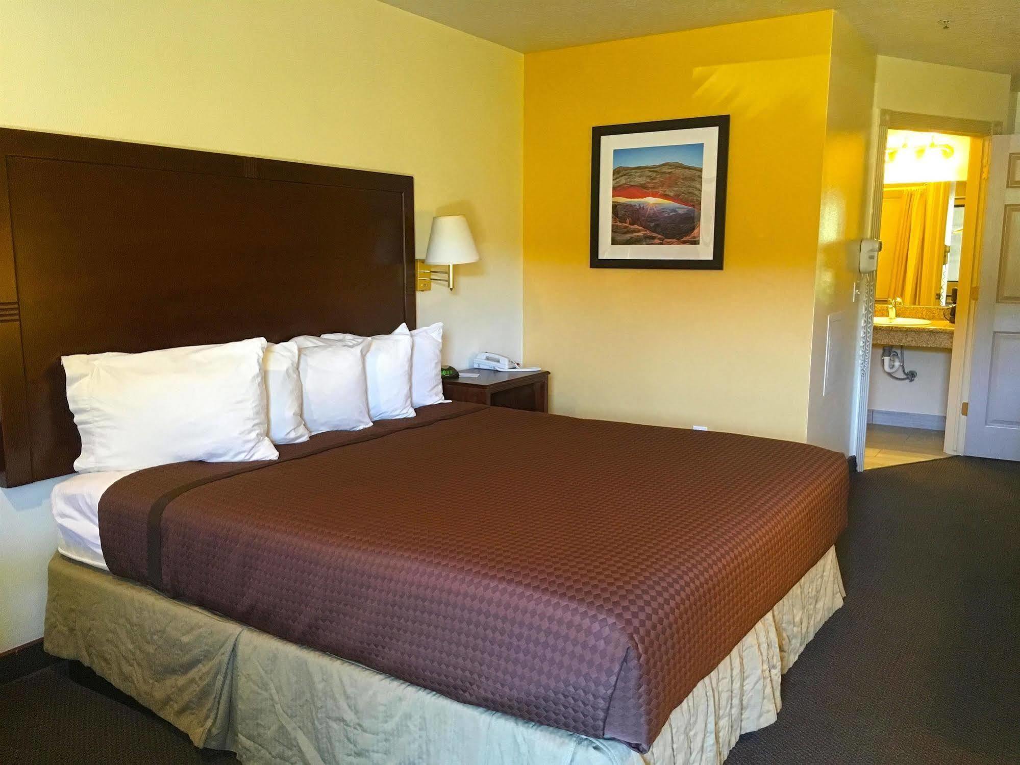 America'S Best Inn & Suites Saint George Екстер'єр фото