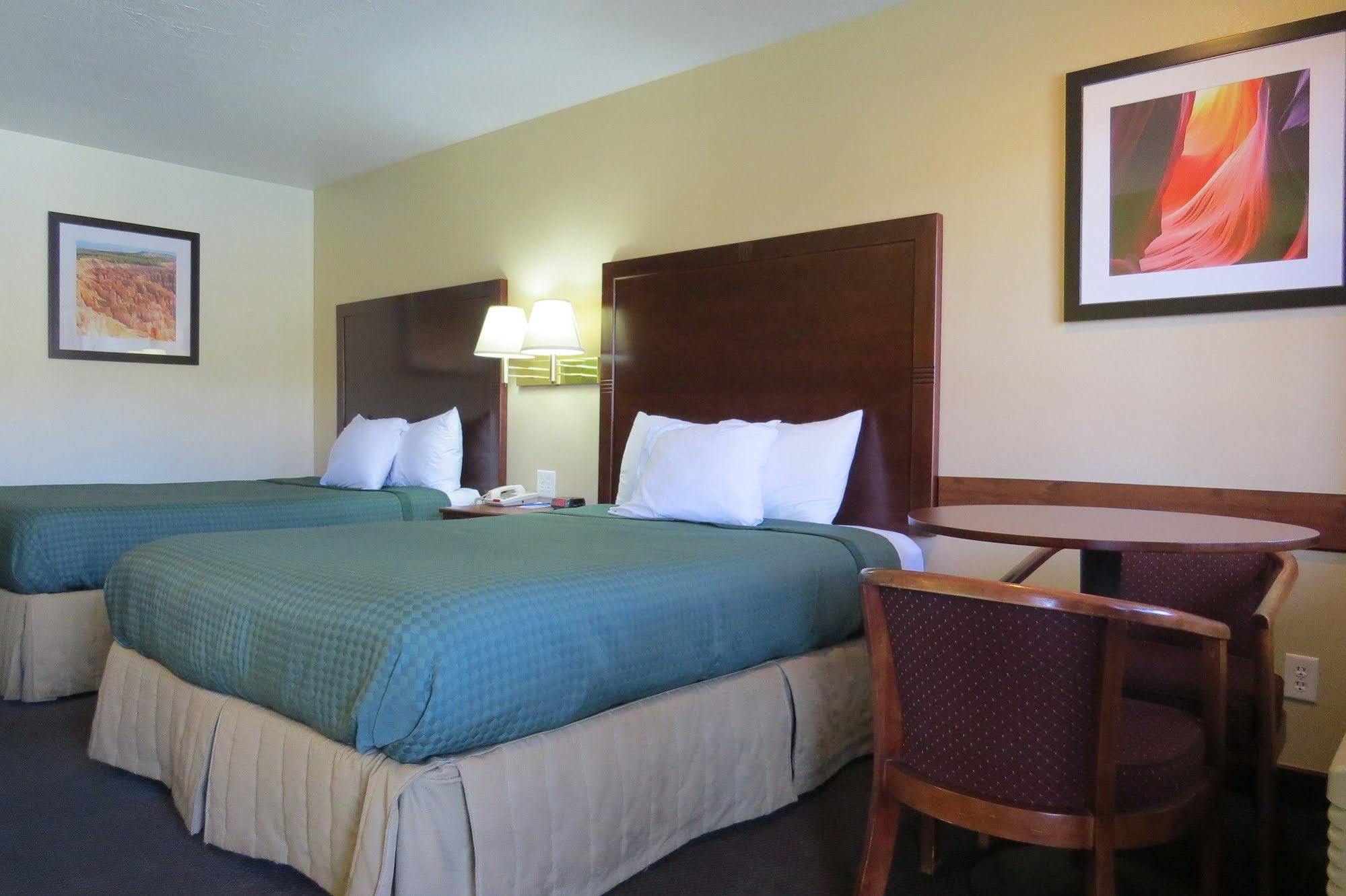 America'S Best Inn & Suites Saint George Екстер'єр фото